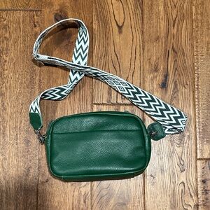Stly and Leather Green Crossbody Bag with Patterned Strap